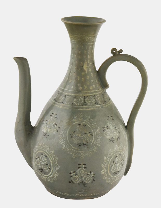 Celadon ewer with inlaid chrysanthemum design